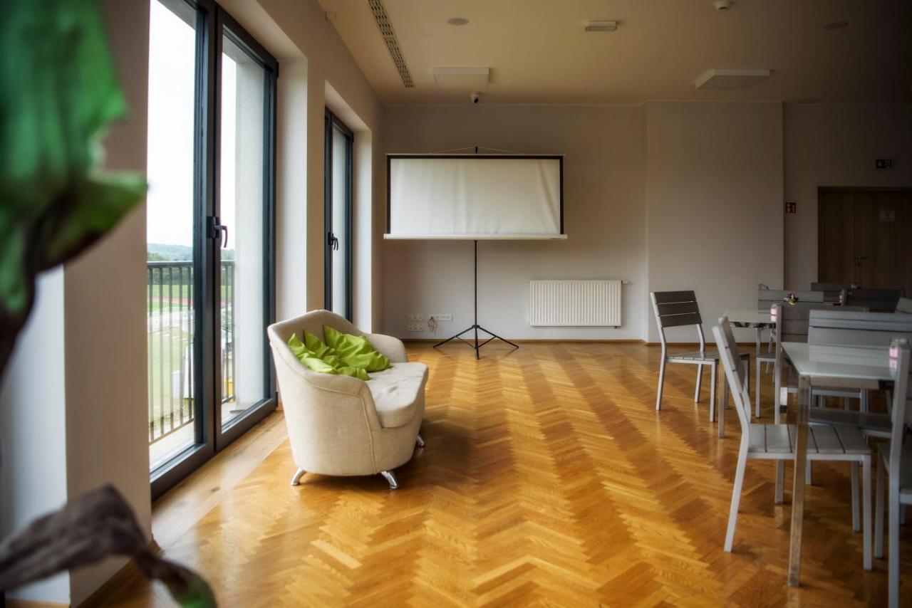 Pawilon Sportowo Turystyczny Kalwarianka Hostel Kalwaria Zebrzydowska Ngoại thất bức ảnh
